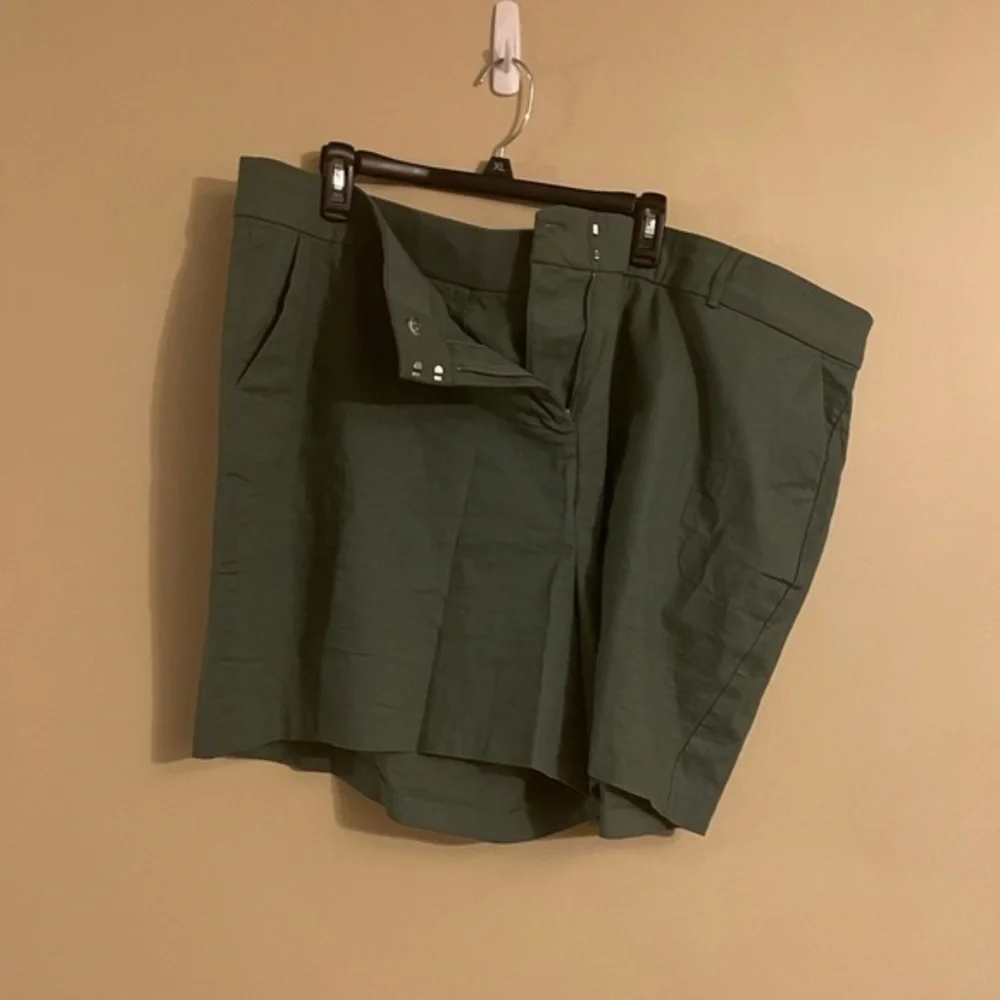 Lane Bryant Women Plus Linen Shorts Size 26